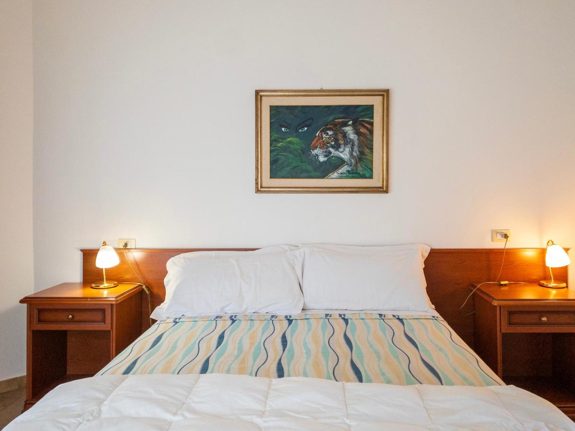 Hotel Donatella Позада Екстериор снимка