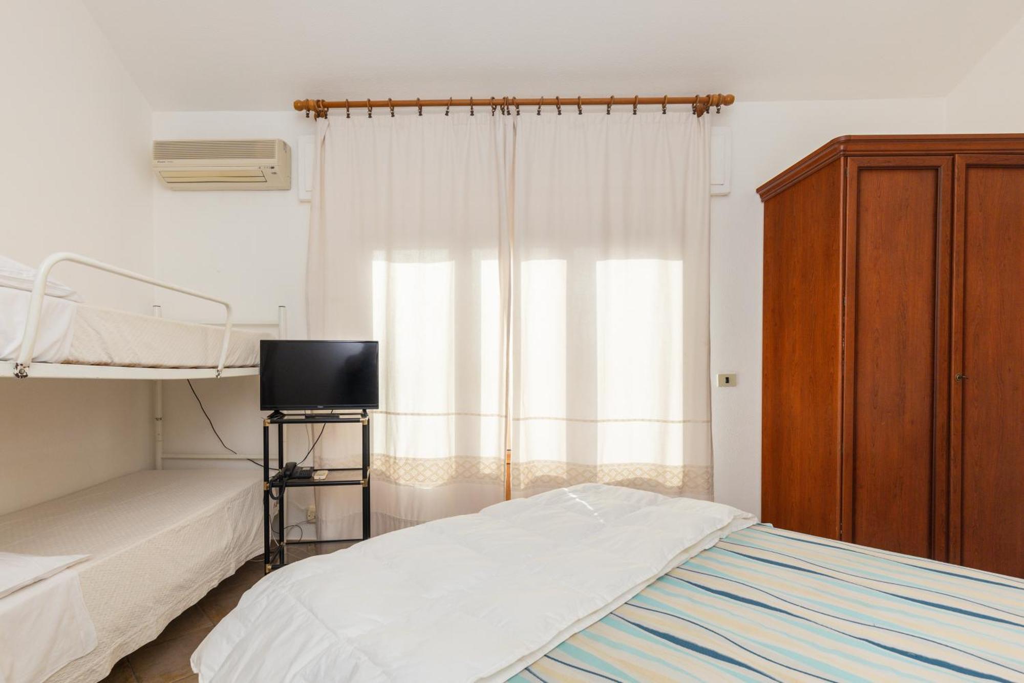Hotel Donatella Позада Екстериор снимка